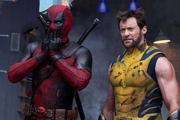 Deadpool e Wolverine aparecem justos em uma cena do filme Deadpool e Wolverine 